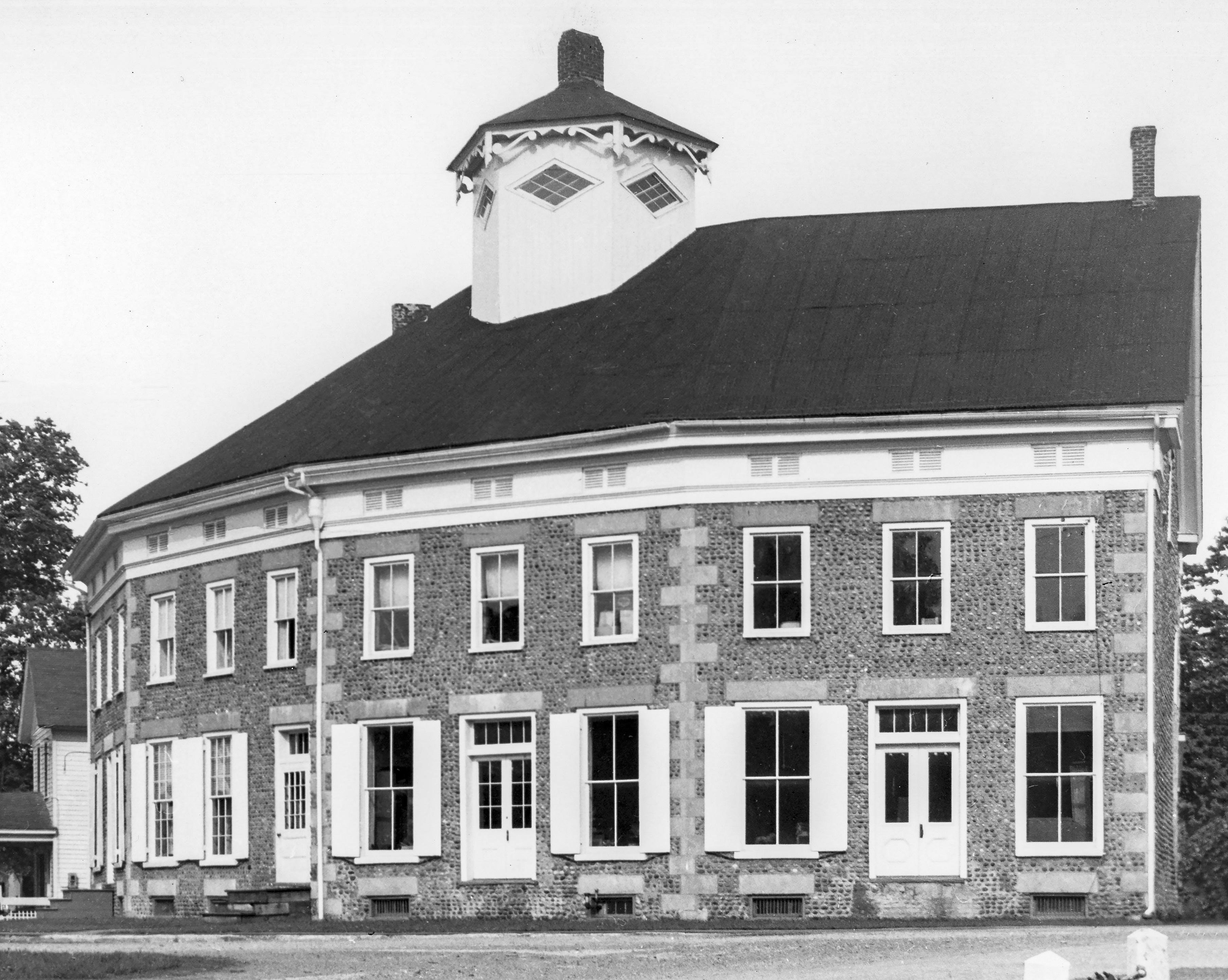 Mad-3 Landmark Tavern 6